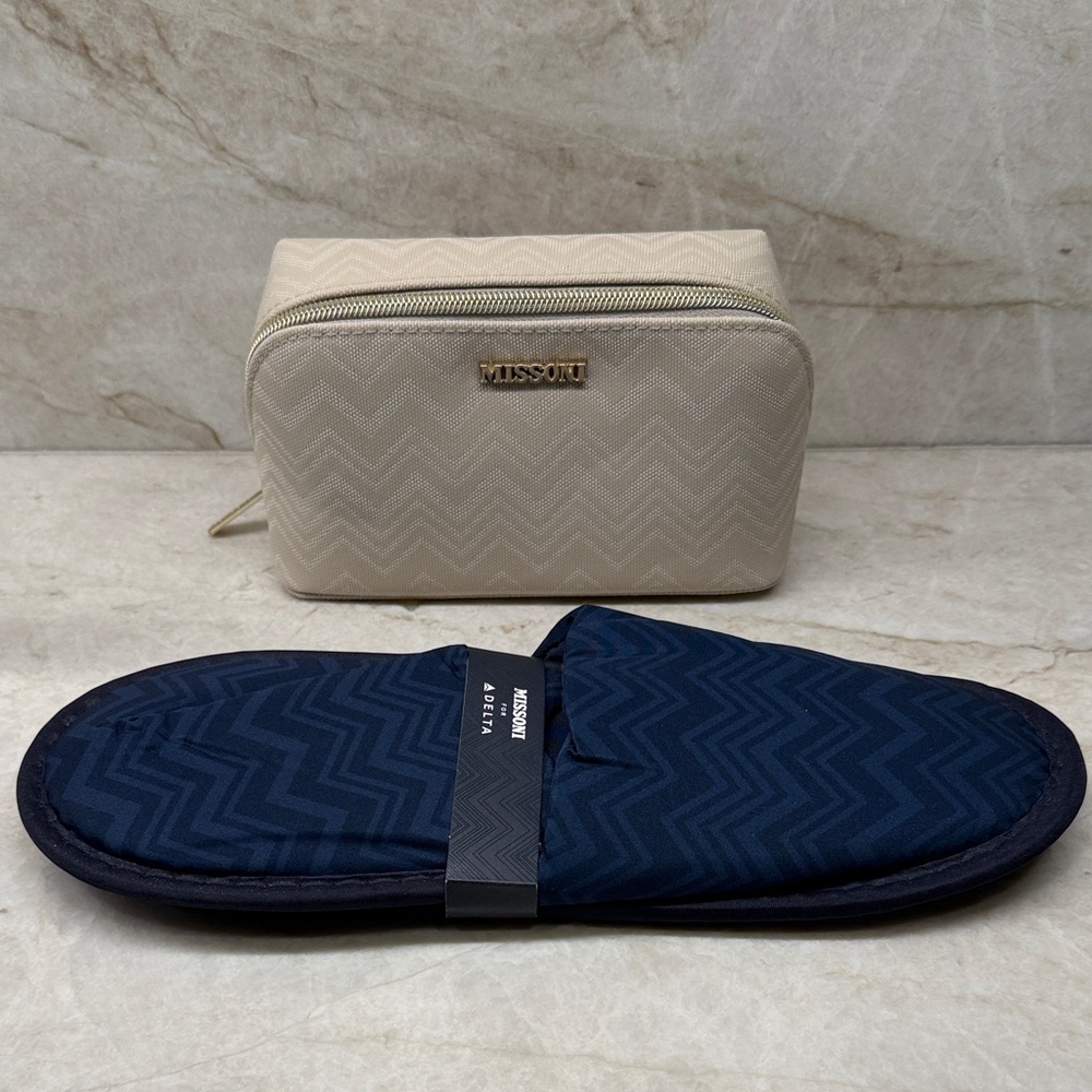 🆕 Missoni Cream Chevron Travel Toiletry Bag filled w/ goodies AND Navy Slippers